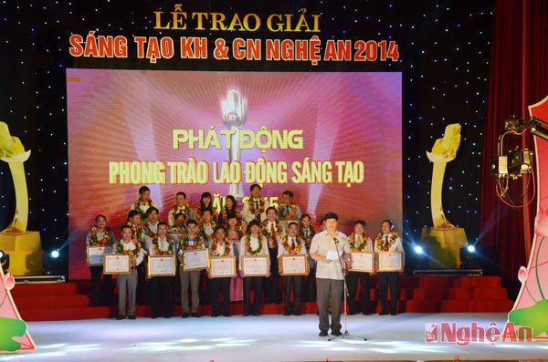 Đồng chí Lê Xuân Đại phát động phong trào lao động sáng tạo năm 2015.