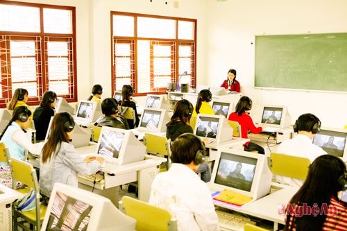 Giờ học Tiếng Anh tại Trường Đại học Vinh. Ảnh: Hữu Nghĩa