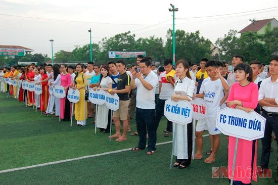 35 đội bóng tham gia giải.