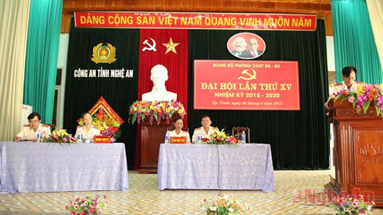 Đoàn chủ tịch và thư ký