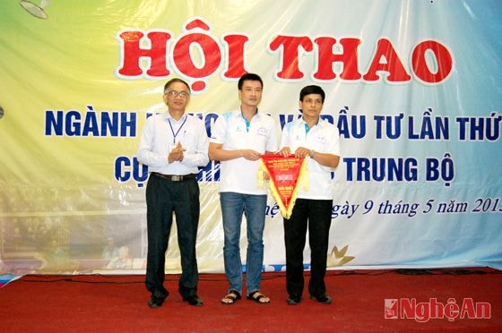 Trao giải cho các thí sinh