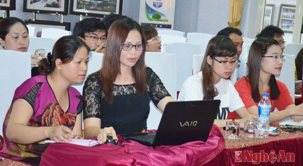 Các cán bộ, phóng viên Báo Nghệ An tham dự hội nghị tập huấn.