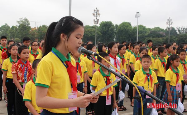Em Nguyễn Trần Phương Uyên - Lớp 9A - Trường Hưng Dũng - Thành phố Vinh báo công lên Bác 