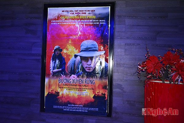 Poster bộ phim Đường xuyên rừng