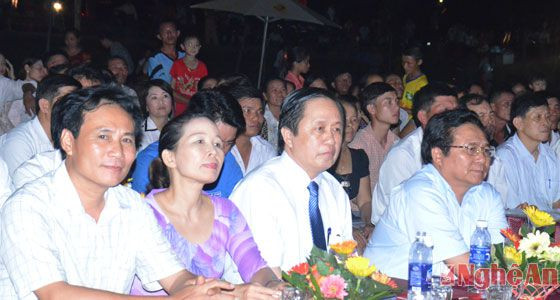 Các đồng chí lãnh đạo Sở Văn hóa - Thể thao & Du lịch, lãnh đạo huyện Hưng Nguyên tham dự buỗi lễ.
