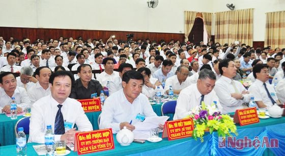 Các đồng chí trong Ban Thường vụ Tỉnh ủy tham dự đại hội