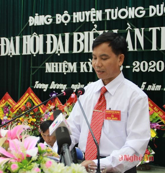 Bí thư Đảng ủy xã Tam Quang tham luận về công tác lãnh đạo, chỉ đao xây dựng, phát triển các mô hình kinh tế có hiệu quả tại địa phương