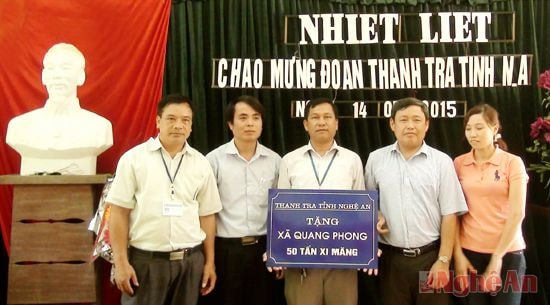 Thanh tra Tỉnh Nghệ An tặng xã Quang Phong 50 tấn xi măng