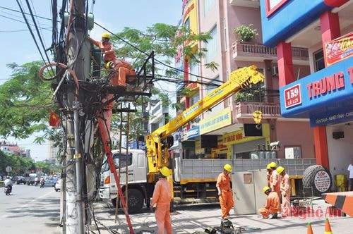 Sửa chữa, nâng cấp lưới điện tại TP. Vinh.