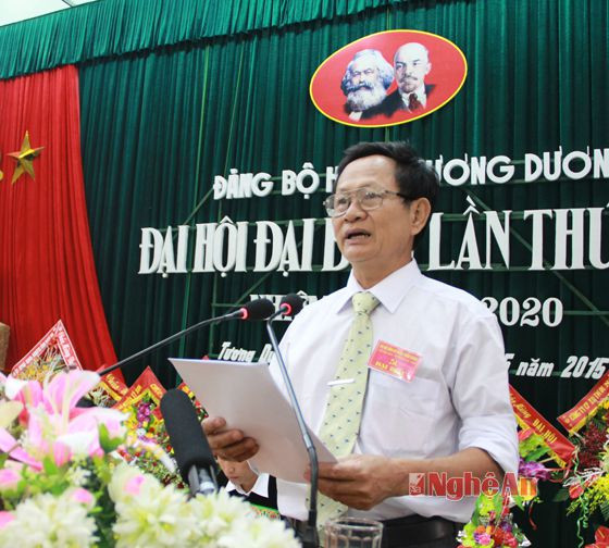 Đồng chí Trần Viết Thành - Tổ trưởng Tổ kiểm phiếu công bố kết quả bầu BCH Đảng bộ huyện khóa XXVI, nhiệm kỳ 2015 - 2020