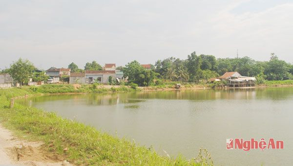 Tận dụng hồ đập để chăn nuôi thủy sản, tăng thu nhập cho người dân, bộ mặt nông thôn  đẹp hơn.