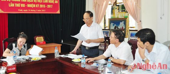 Phó Giám đốc Sở LĐ - TB & XH Đặng Cao Thắng làm rõ một số thông tin đoàn giám sát yêu cầu