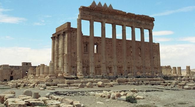  Những di tích lịch sử quý giá tại thành phố cổ Palmyra đang đứng trước nguy cơ bị IS tàn phá khi các chiến binh thánh chiến IS ngày một tiến sát đến thành phố này. Ảnh: Internet