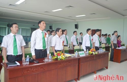 Nghi lễ chào cờ tại Đại hội chi bộ Công ty TNHH Mai Linh Nghệ An