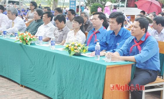 Các đại biểu tham dự buổi lễ