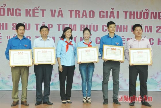 Trao giải A cho các tập thể