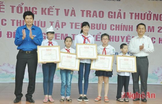 Trao giải Ba cho các cá nhân