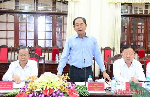 Đồng chí Mai Thế Trung - UVTW Đảng, Bí thư Tỉnh ủy Bình Dương bày tỏ sự tin tưởng vào thành công của dự án VSIP - Nghệ An