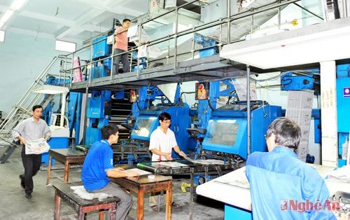 Dây chuyền sản xuất tại Nhà in báo Nghệ An. Ảnh: Sỹ minh
