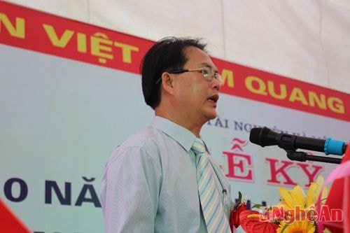 Ông Võ Văn Ngọc - Phó Giám đốc Sở TN & MT chúc mừng và ghi nhận sự nỗ lực, cống hiến của các thế hệ cán bộ, nhân viên Trung tâm kỹ thuật tài nguyên & môi trường