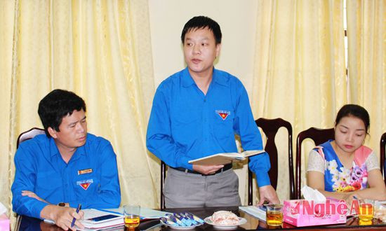 Đồng chí Phạm Tuấn Vinh - Phó Bí thư Tỉnh Đoàn báo cáo kết quả thực hiện các tiêu chí 
