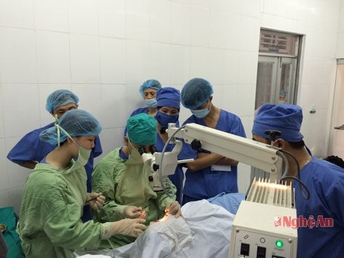 Mổ Phaco tại bệnh viện huyện Yên Thành.