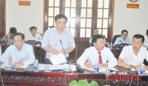 Đồng chí Huỳnh Thanh Điền Phó chủ tịch UBND tỉnh phát biểu tại hội nghị.