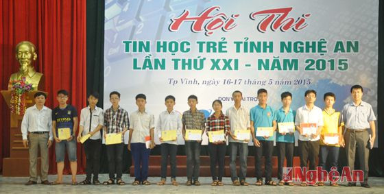 Đại diện Trường Đại học SPKT Vinh và