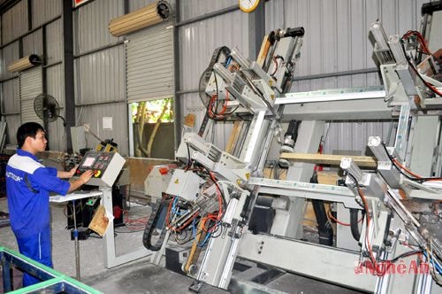  Máy hàn 4 góc tự động CNC giúp tăng năng suất lao động, tính chính xác cao  của Công ty CP Austdoor. Máy hàn 4 góc tự động CNC giúp tăng năng suất lao động, tính chính xác cao của Công ty CP Austdoor.