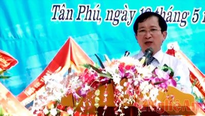 Đồng chí Đinh Viết Hồng phát biểu tại buổi lễ