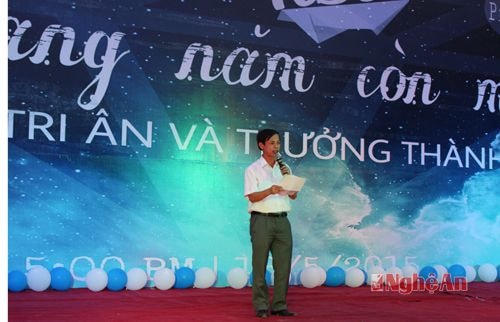  Thầy hiệu trưởng Cao Thanh Bảo tâm sự đầy xúc động: “một chuyến đò nữa đã cập bến, chở thế hệ học trò K92 với hơn 500 học sinh; là một trong những “lứa” học sinh khá đồng đều, đã gặt hái được nhiều thành tích đáng tự hào trong 3 năm học qua. Thầy tự hào và tin tưởng rồi đây các em sẽ vươn cánh bay cao và bay xa… 