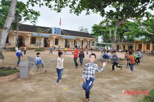 Giờ ra chơi của học sinh Trường Tiểu học Nghĩa Thắng.