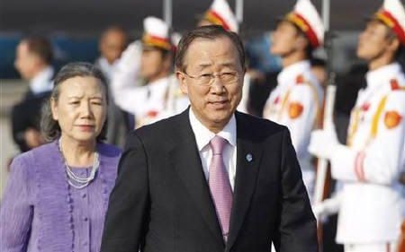 Tổng Thư ký Liên Hợp Quốc Ban Ki-moon và phu nhân trong chuyến thăm Việt Nam năm 2010 (Ảnh: Reuters)