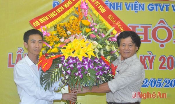 Đoàn thanh niên Bệnh viện Giao thông - Vận tải Vinh chúc mừng đại hội