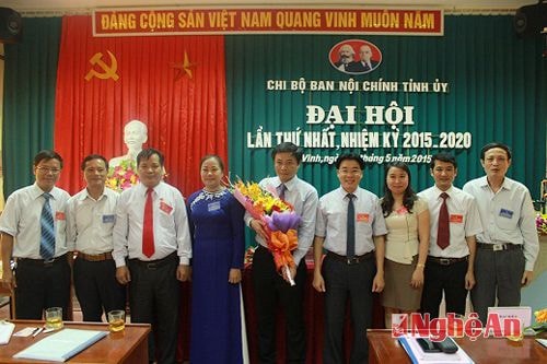 Ban chấp hành khoá mới lên nhận nhiệm vụ