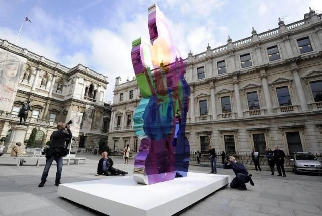 “Coloring Book” của Koons thu về con số ấn tượng tại buổi đấu giá.