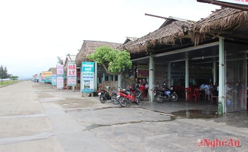 Hàng quán của các hộ dân ở xóm 6, xã Diễn Thành (Diễn Châu).Ảnh: Đ.D