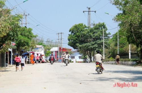 Một con đường ở Thị xã Sầm Nưa