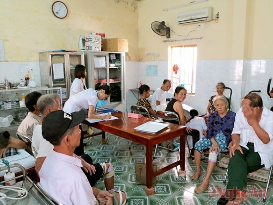 Khám chữa bệnh tại Bệnh viện Phục hồi chức năng.