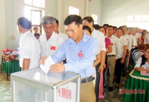 Bỏ phiếu bầu BCH khóa mới