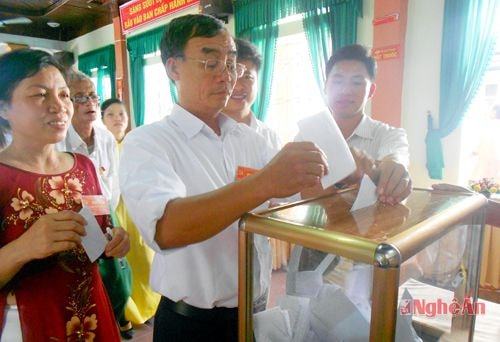 Bỏ phiếu bầu BCH khóa mới