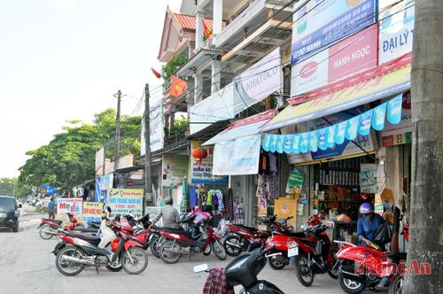 Một góc trung tâm thương mại Thị trấn Quán Hành.