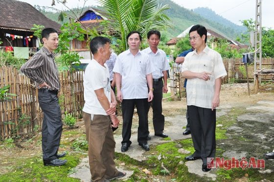 Thường trực HĐND tỉnh giám sát điều kiện sống và sản xuất của đồng bào tái định cư thủy điện Hủa Na