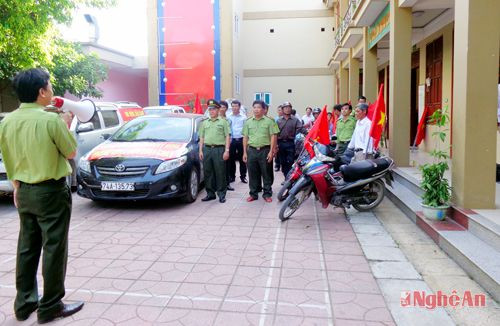 ạt trưởng Hạt kiểm lâm Quỳnh Lưu phổ biến nội dung và hình thức tuyên truyền trước buổi ra quân.