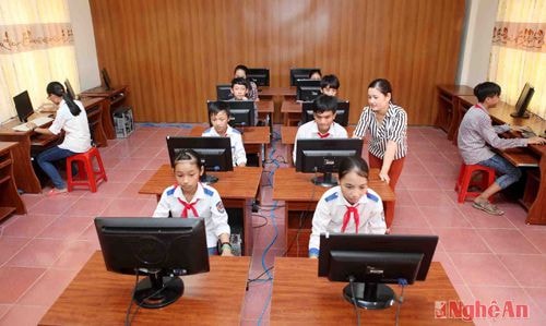Giờ thực hành Tin học của học sinh Trường THCS Thanh Yên (Thanh Chương).