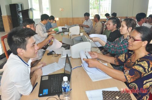 Phòng giao dịch ngân hàng CSXH Diễn Châu giải ngân vốn chương trình cho khách hàng