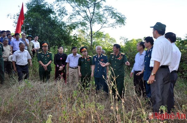 Trung tướng Phạm Tuân và đồng đội xúc động kể lại những kỷ niệm chiến đấu tại chiến trường xưa.