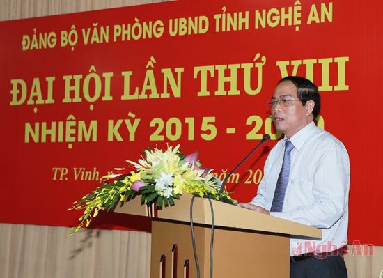 Đồng chí Nguyễn Quang Trach, Bí thư Đảng bộ Văn phòng UBND tỉnh nhiệm kỳ 2010-2015 khai mạc Đại hội.