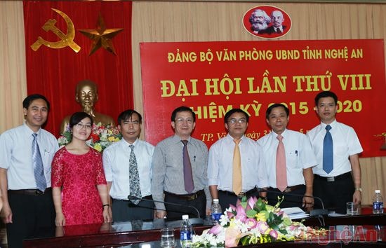 Ra mắt BCH Đảng bộ nhiệm kỳ 2015 - 2020.