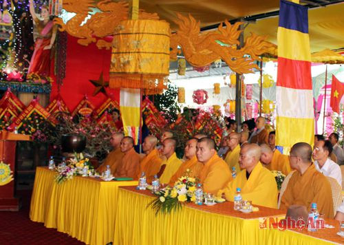 Các đại biểu đại diện Chư Tôn Thiền Đức Tăng, Ni tham dự buổi lễ